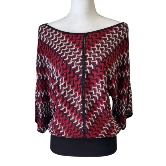 White House Black Market Red Black Chevron Batwing Short Sleeve Knit Top Size M - Picture 1 of 9